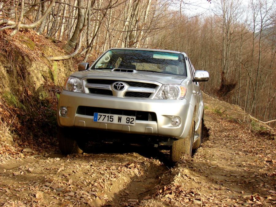  Toyota Hilux 3.0 4D Turbo Double Cab 2005 года  (фото 4 из 7)